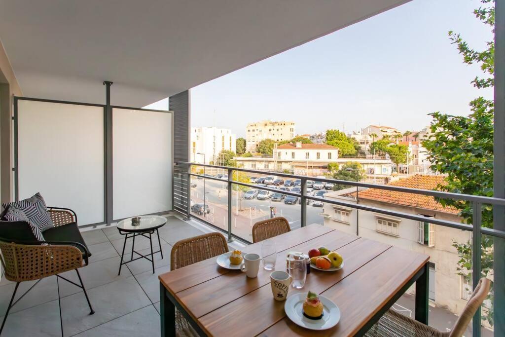 A12 - 1 Bdr Centre Train Station 5 Min Sea - Ac, Parking & Terrace Appartement *